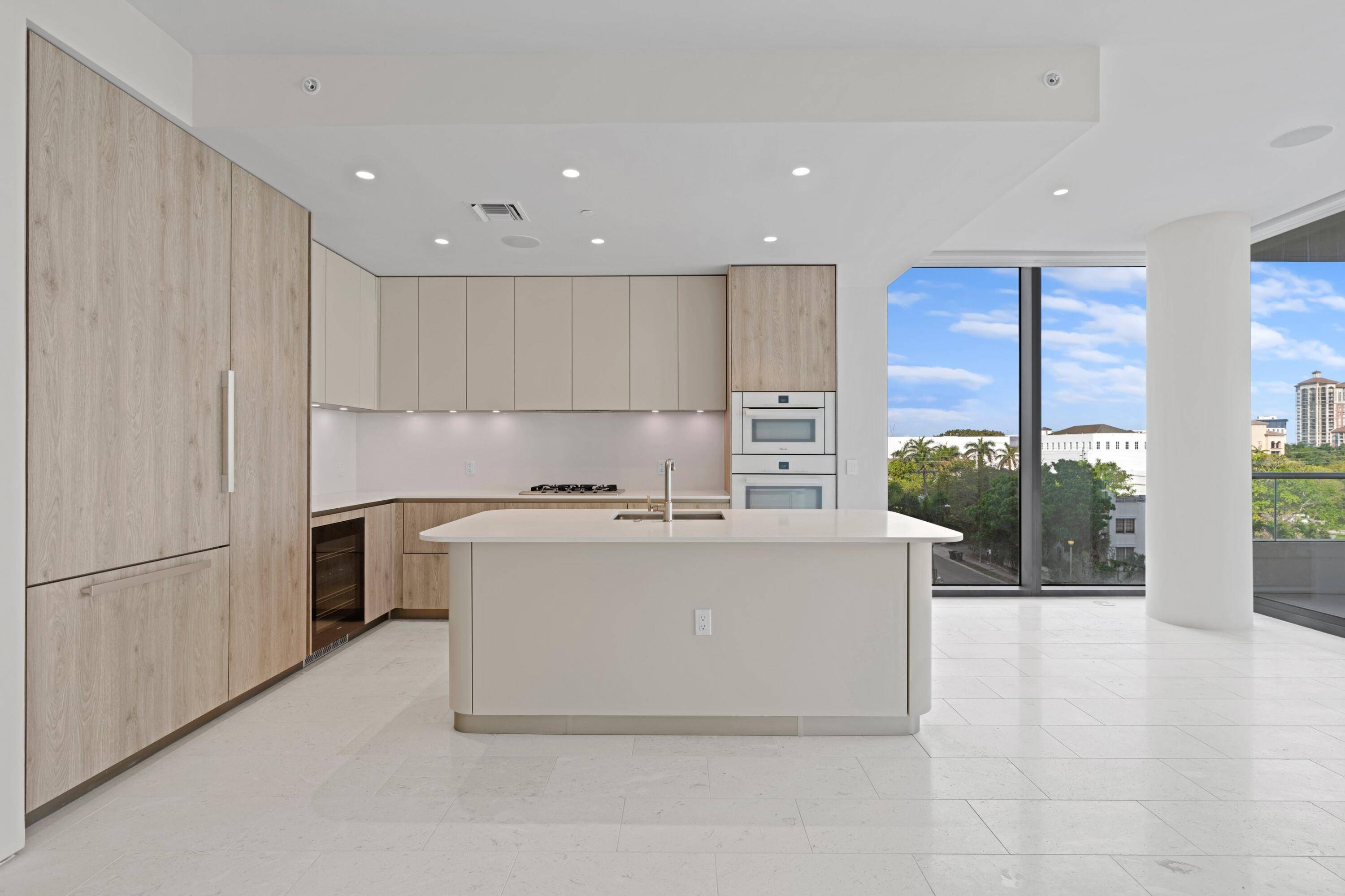 Dream home in the heart of the city, enjoy high end finishes throughout in this 1 bedroom 1.