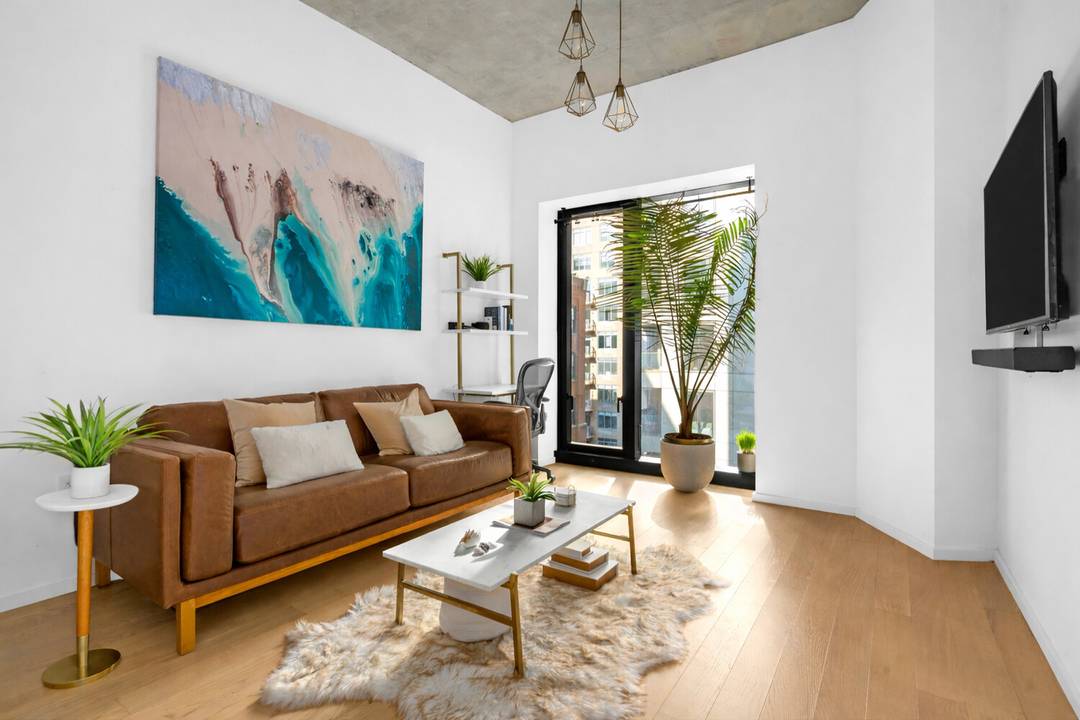 Welcome home to 6P at 98 Front Street, one of DUMBO's most in demand full service condominium buildings.