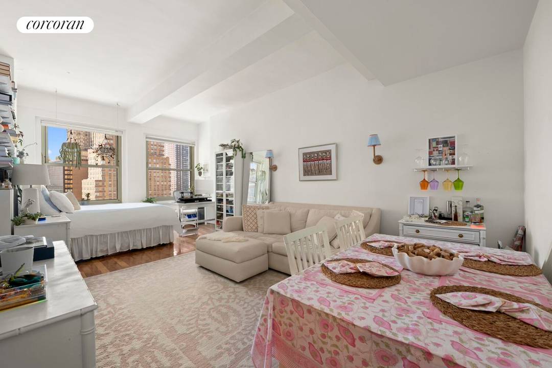 TENANAT OCCUPIED. ALL SHOWINGS REQUIRE 24 HOUR NOTICE.