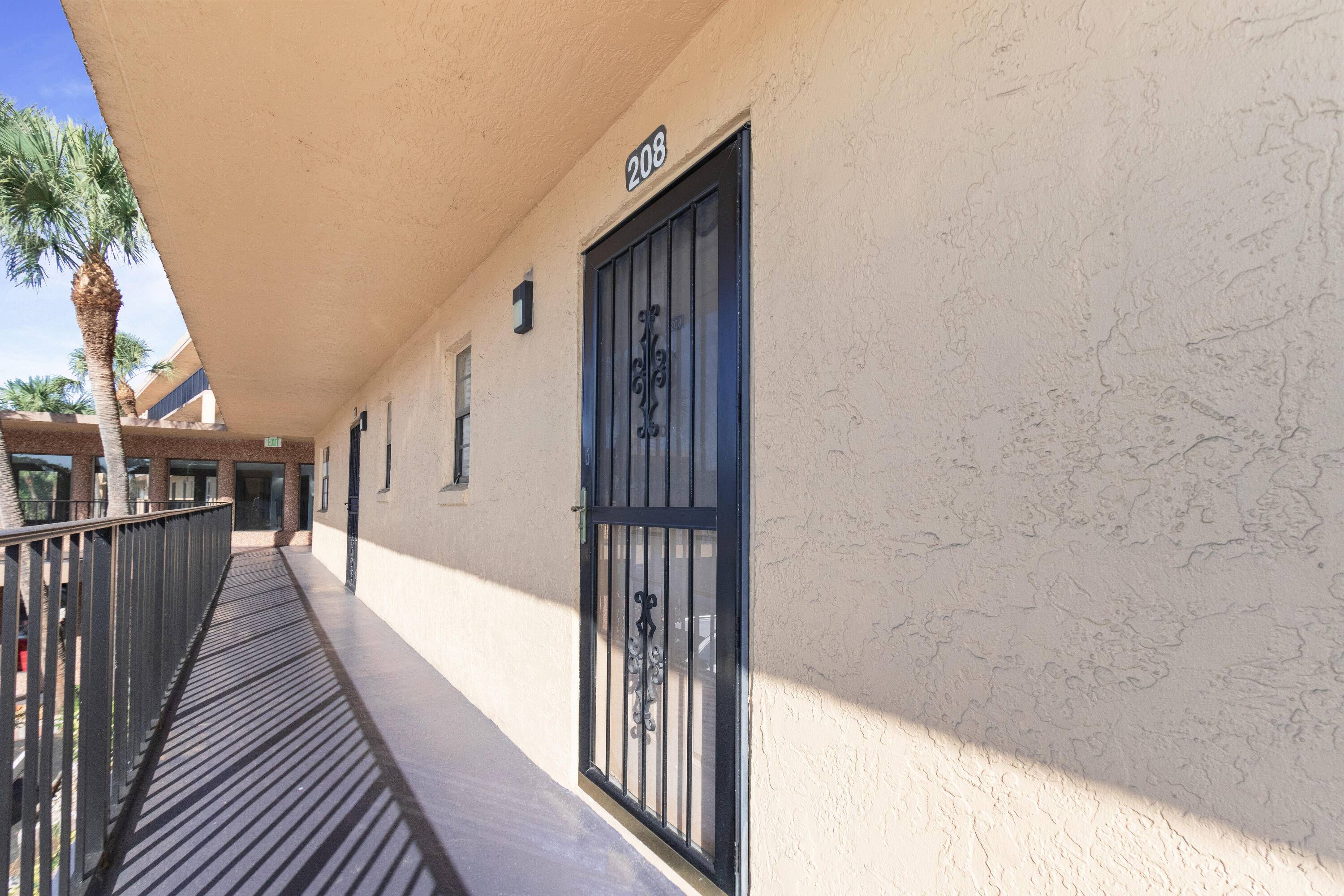 Come and enjoy this beautiful condo with 2 Bedroom 2 Bath.