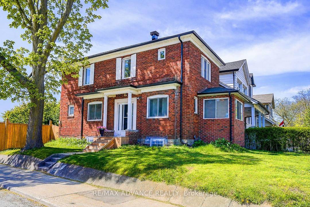 Open House May 16 amp ; 17 2 4 pm Exceptional opportunity in the highly desirable Yonge amp ; Eglinton neighborhood !