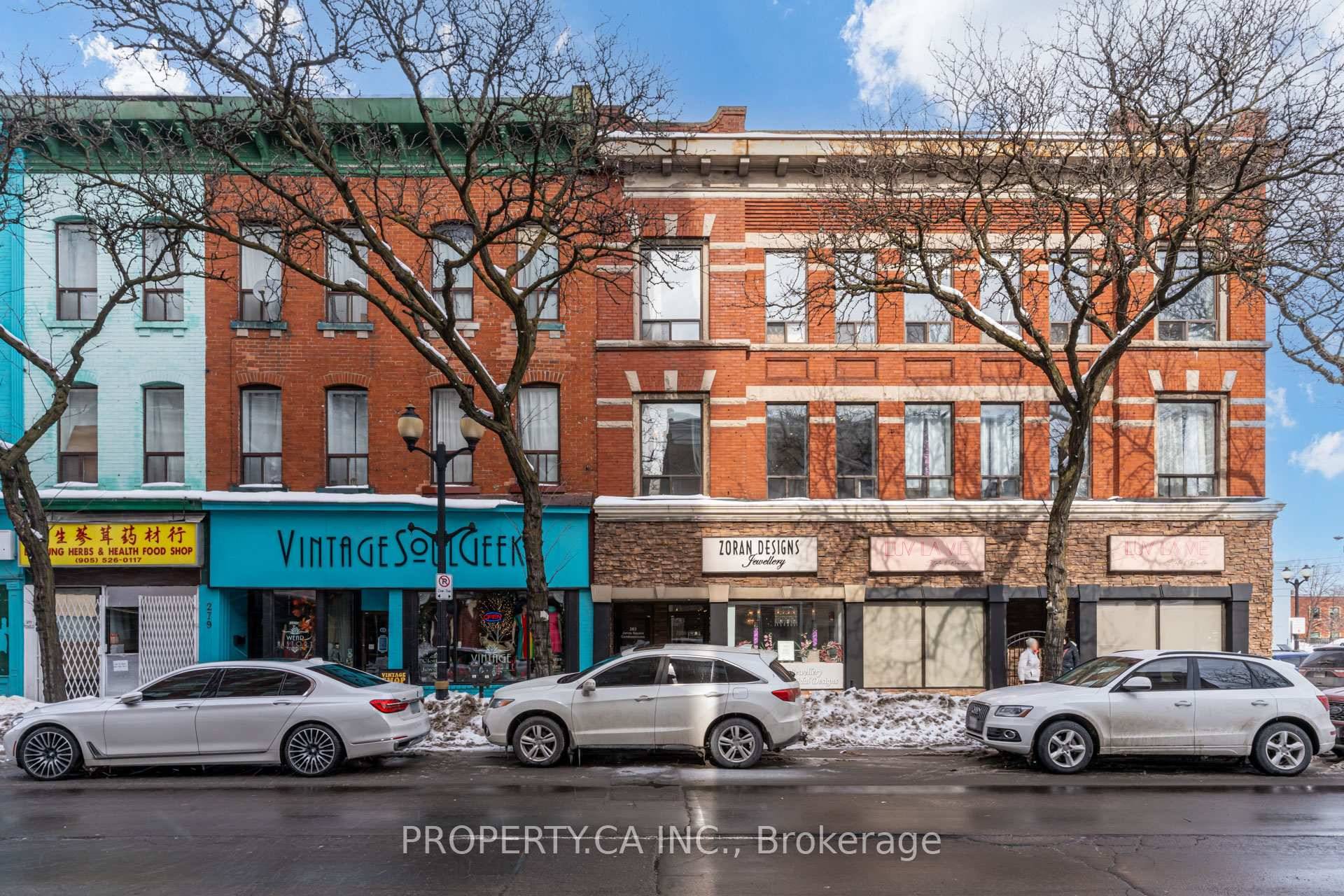 Spacious Bright and Private 1 Bedroom in the Heart of Downtown !