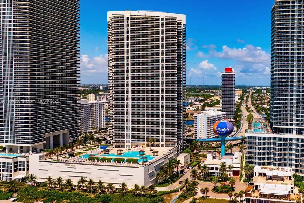 Stunning 2 bedroom den with Murphy bed oceanfront condo in Beach Club 3.