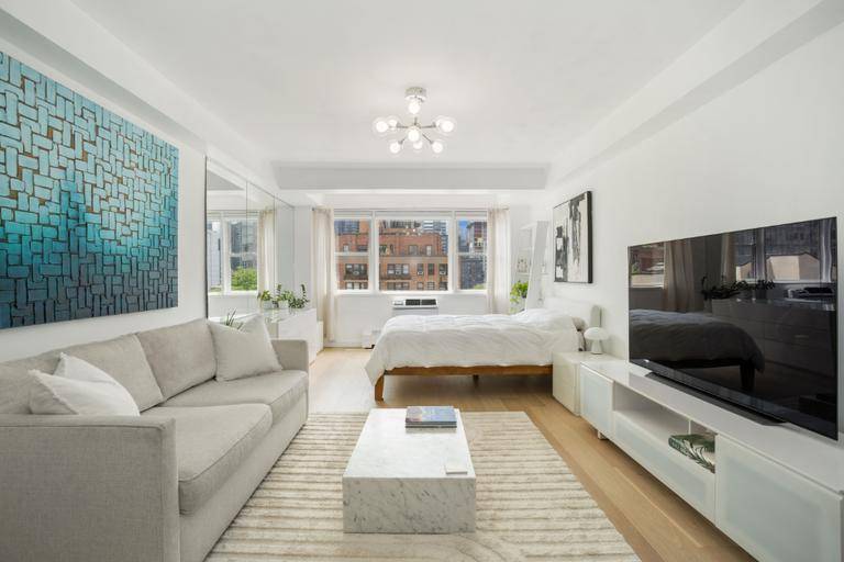 Welcome to residence 10A at 320 East 54th Street, a sunny studio situated on a beautiful tree lined street in Midtown East.