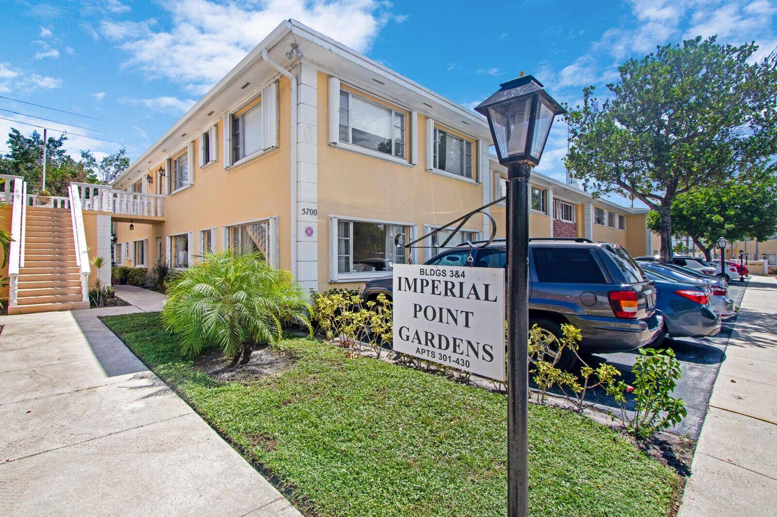 LOCATION LOCATION ! This condo is on the first floor no stairs !