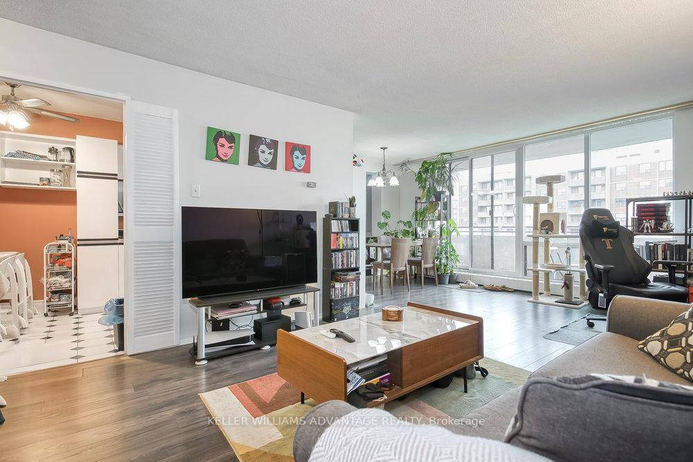 OPPORTUNITY KNOCKS ! Big, bright and beautiful 1 bedroom, 1 bathroom condo available for sale in ultra convenient Scarborough location.