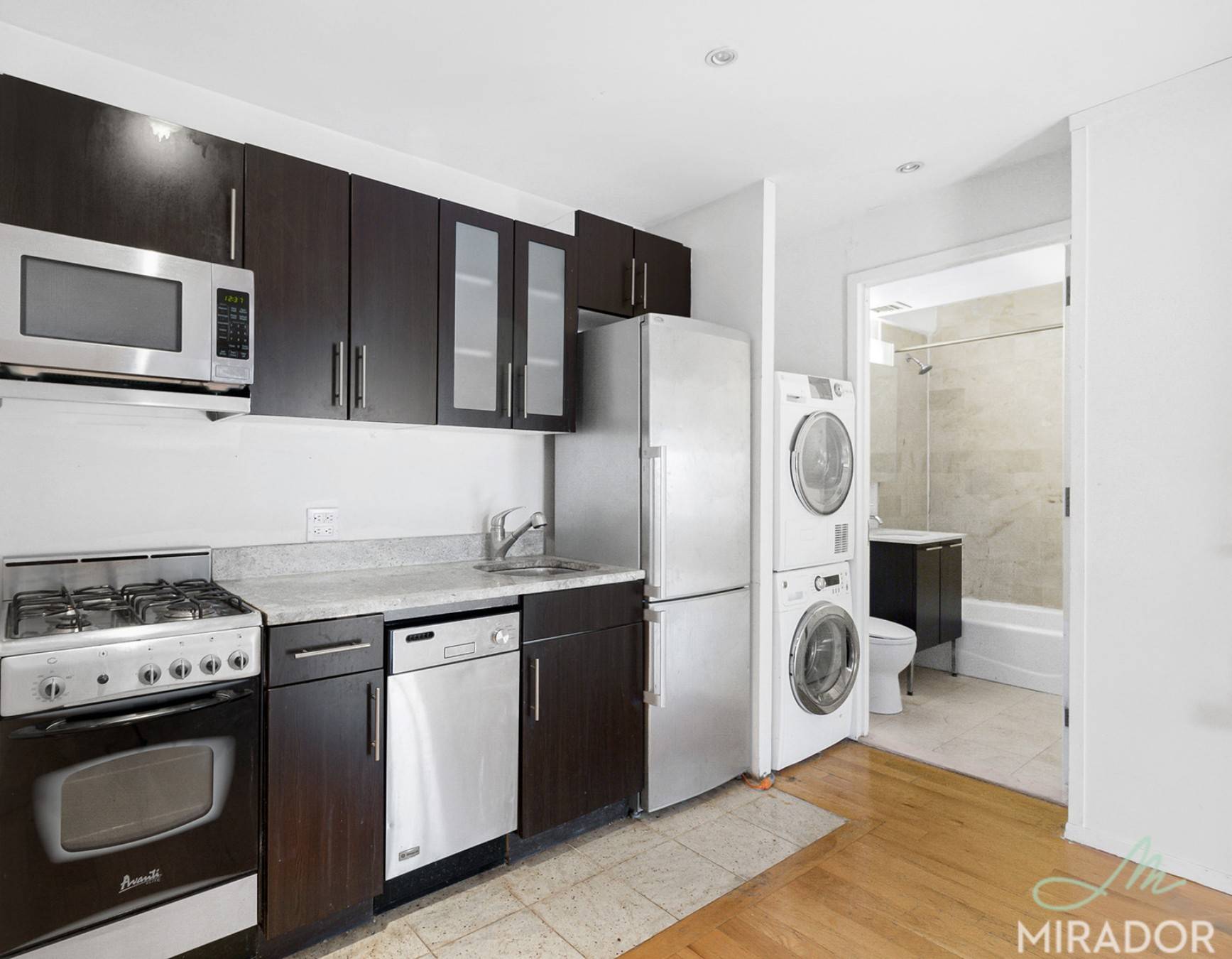 Available for 9 5. We can show during the open house times listed by appointment Sat 2 30Newer condo quality, doorman building in the hottest area in Manhattan.
