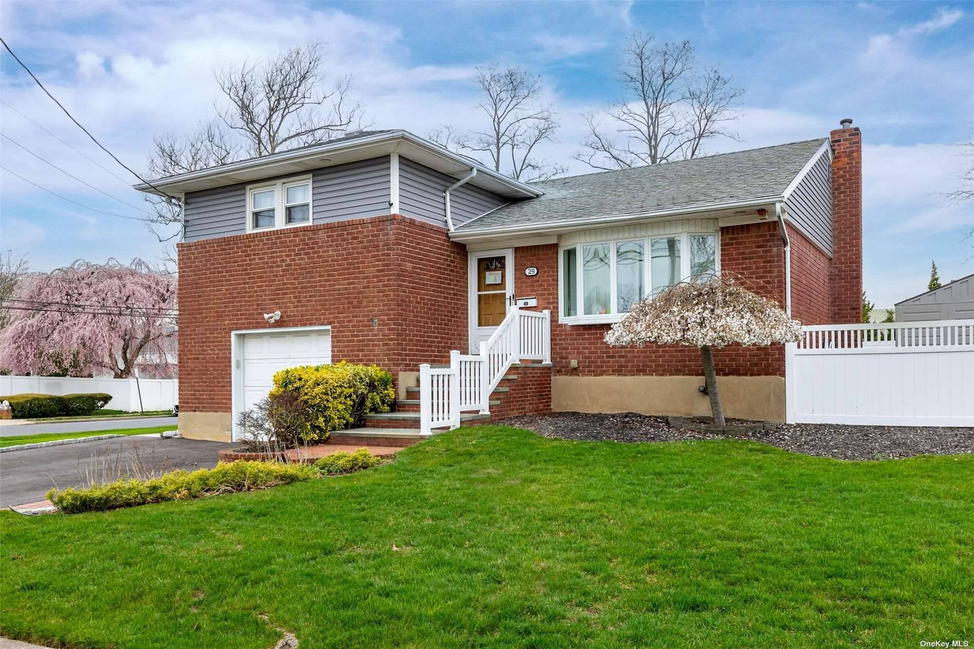 Stunning home in Massapequa Park.