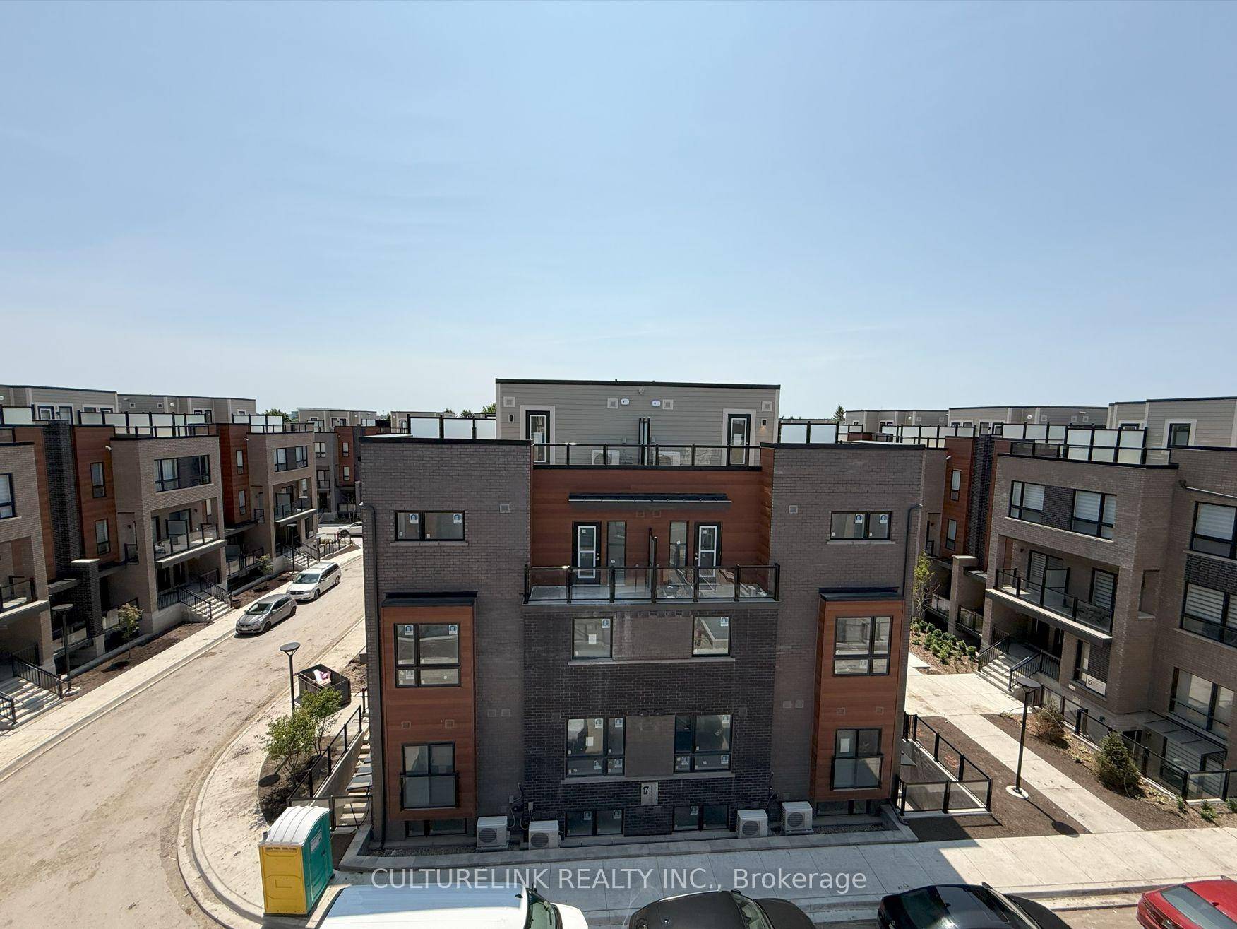 Brand new CORNER unit Furnished spacious 3 Bedroom 3 Washroom Massive private rooftop terrace, perfect for entertaining or relaxing 9ft smooth ceilings thru out, carpet free Contemporary kitchen, center island ...