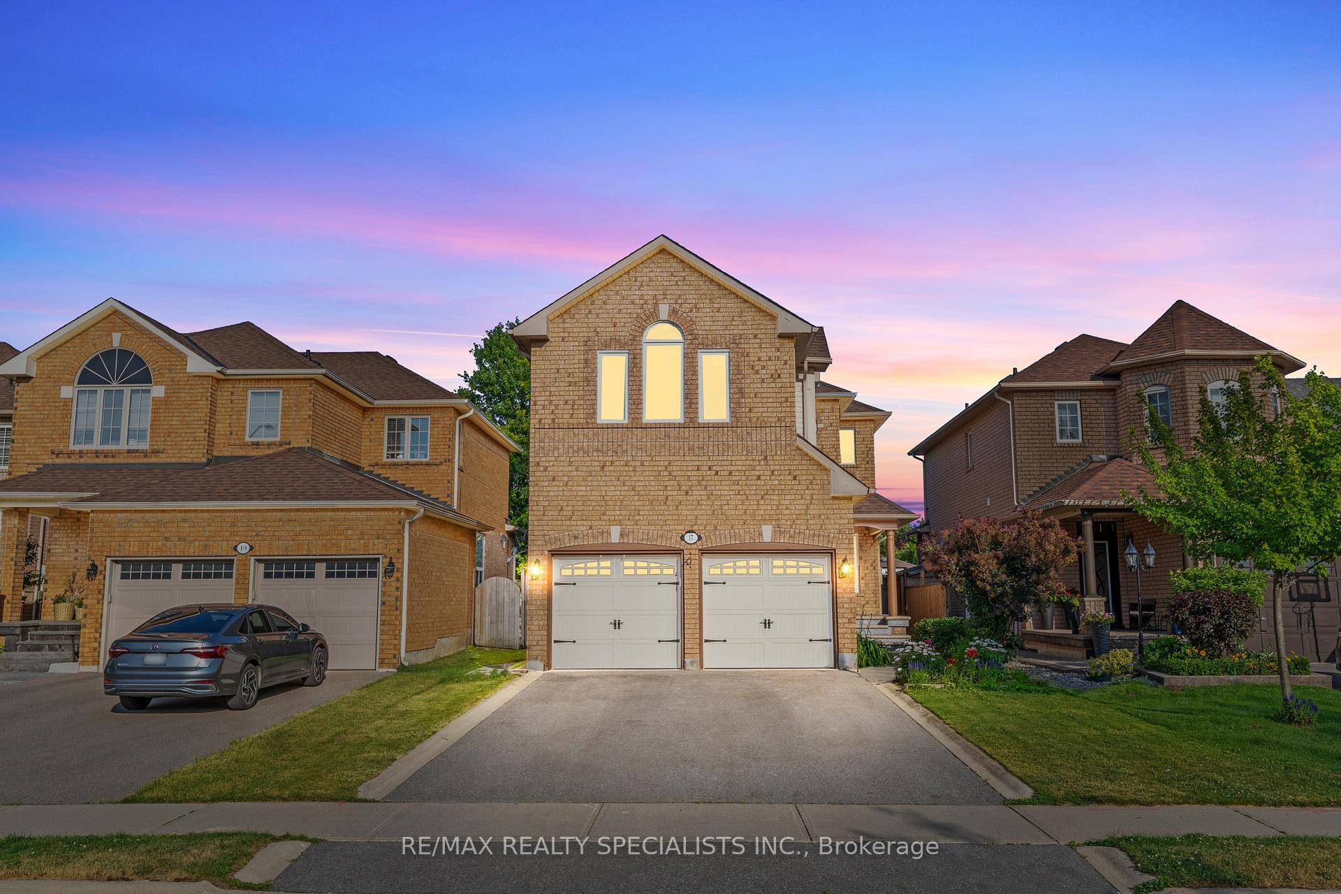 Located in the sought after Mayfield Park neighborhood, this beautiful home features 9 ft ceilings on the main floor, a formal dining room with coffered ceilings, and an open concep ...