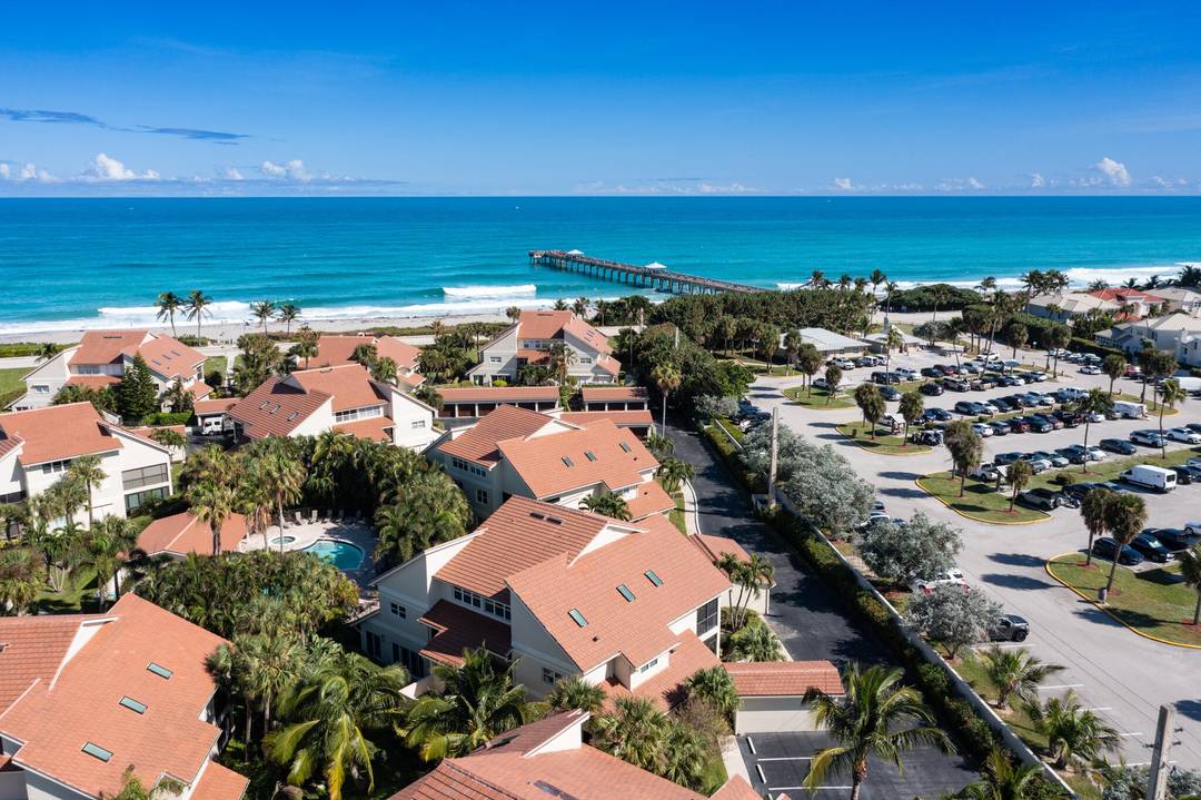 SUMMER RENTAL Nestled between Ocean Cay Park and the iconic Juno Beach Pier, this spacious four bedroom, three bathroom, two level Beachcomber condo offers a premier coastal lifestyle.