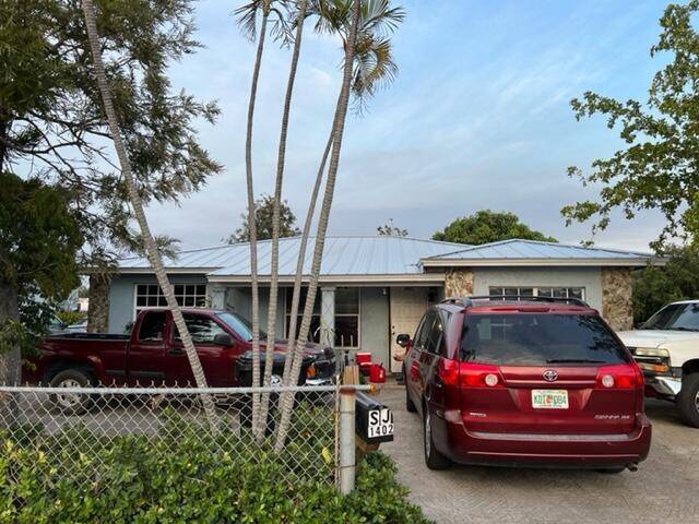 Two houses on this property !