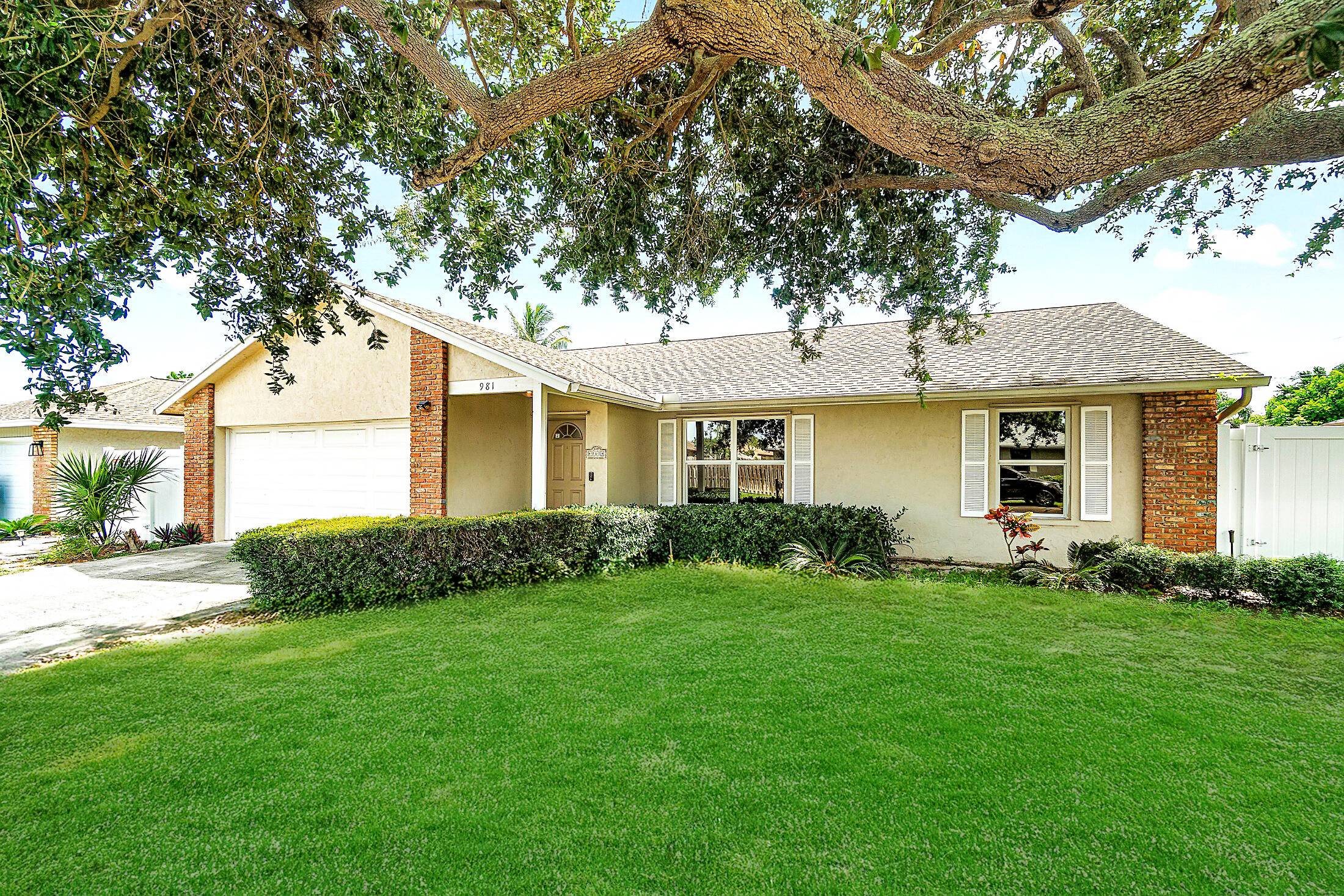 BEAUTIFULLY RENOVATED CBS HOME IN NON HOA SIDEWALK LINED NEIGHBORHOOD !