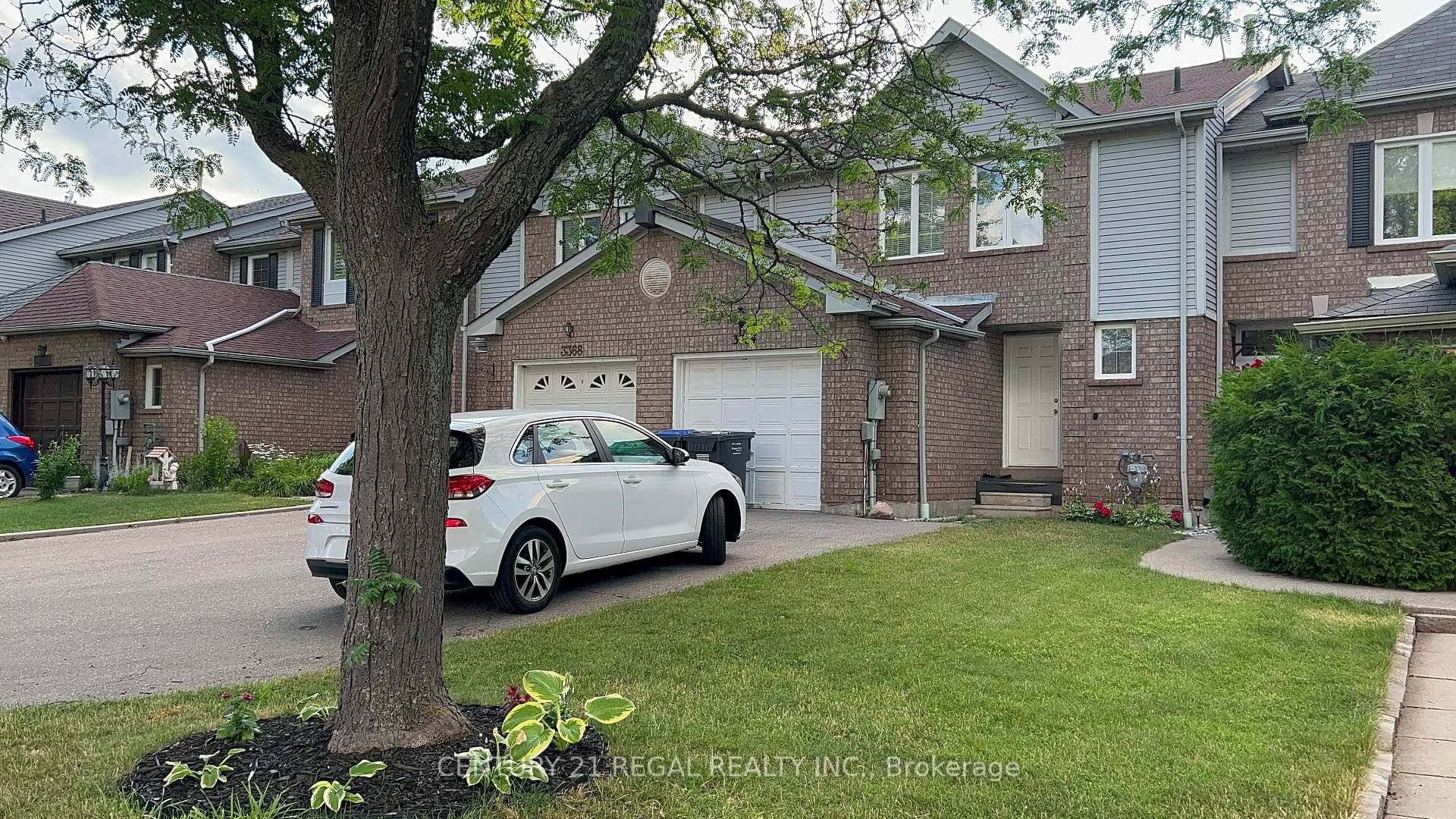 3 Bedrooms, 3 Washrooms Perfect for families or professionals.