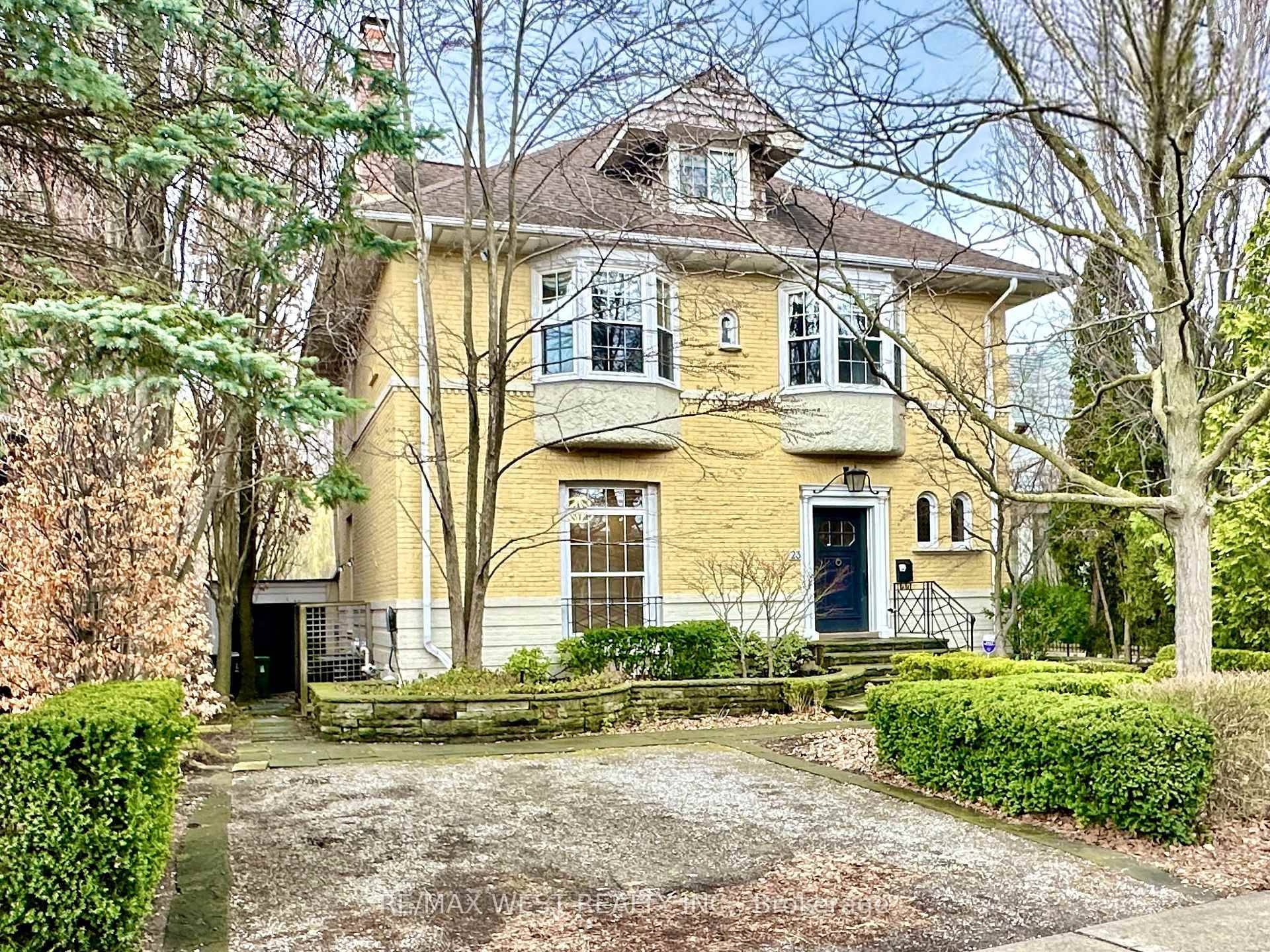 Set on an extraordinary 50 ft x 292 ft ravine lot with spectacular park like vistas, this architecturally distinct 5 bedroom home in South Rosedale blends classic heritage charm and ...