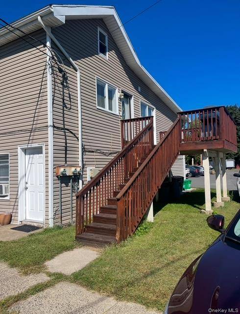 Welcome to this 3 Bedroom, 2 Full Bath top floor apartment offering the perfect blend of comfort and convenience for today s lifestyle.