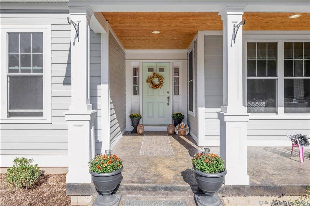 TO BE BUILT BEAUTIFUL HOME THAT IS COMPLETELY CUSTOMIZABLE TO BUYERS TASTE.