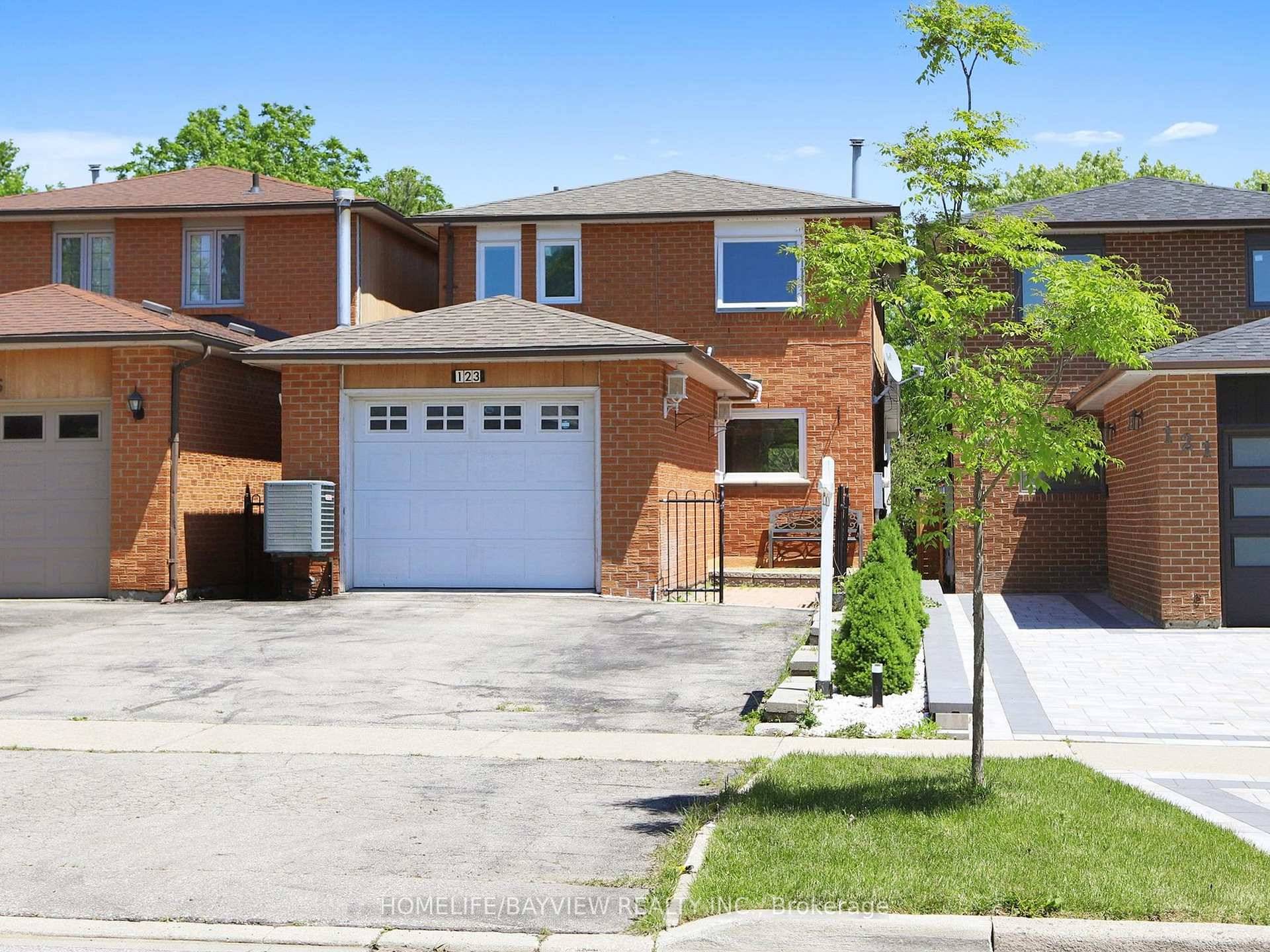 Ravine Lot ! Welcome To This Charming Three Bedroom, Two Bathroom, 2 Storey Detached House In The Highly Sought After Richmond Hill Neighborhood Of North Richvale.