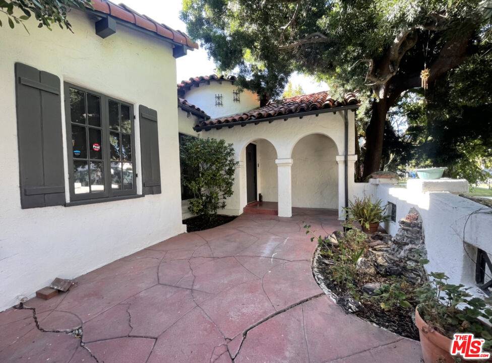 147 S Poinsettia Pl 3BR Hancock Park La