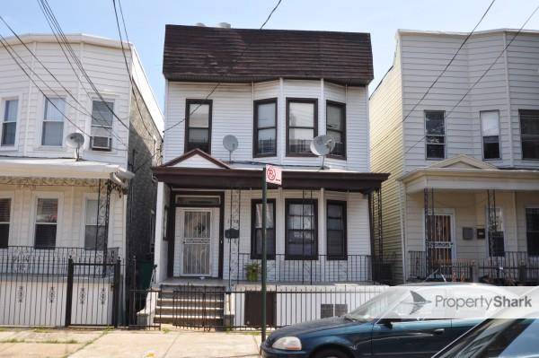 Close to school and mayor route close to transportation.