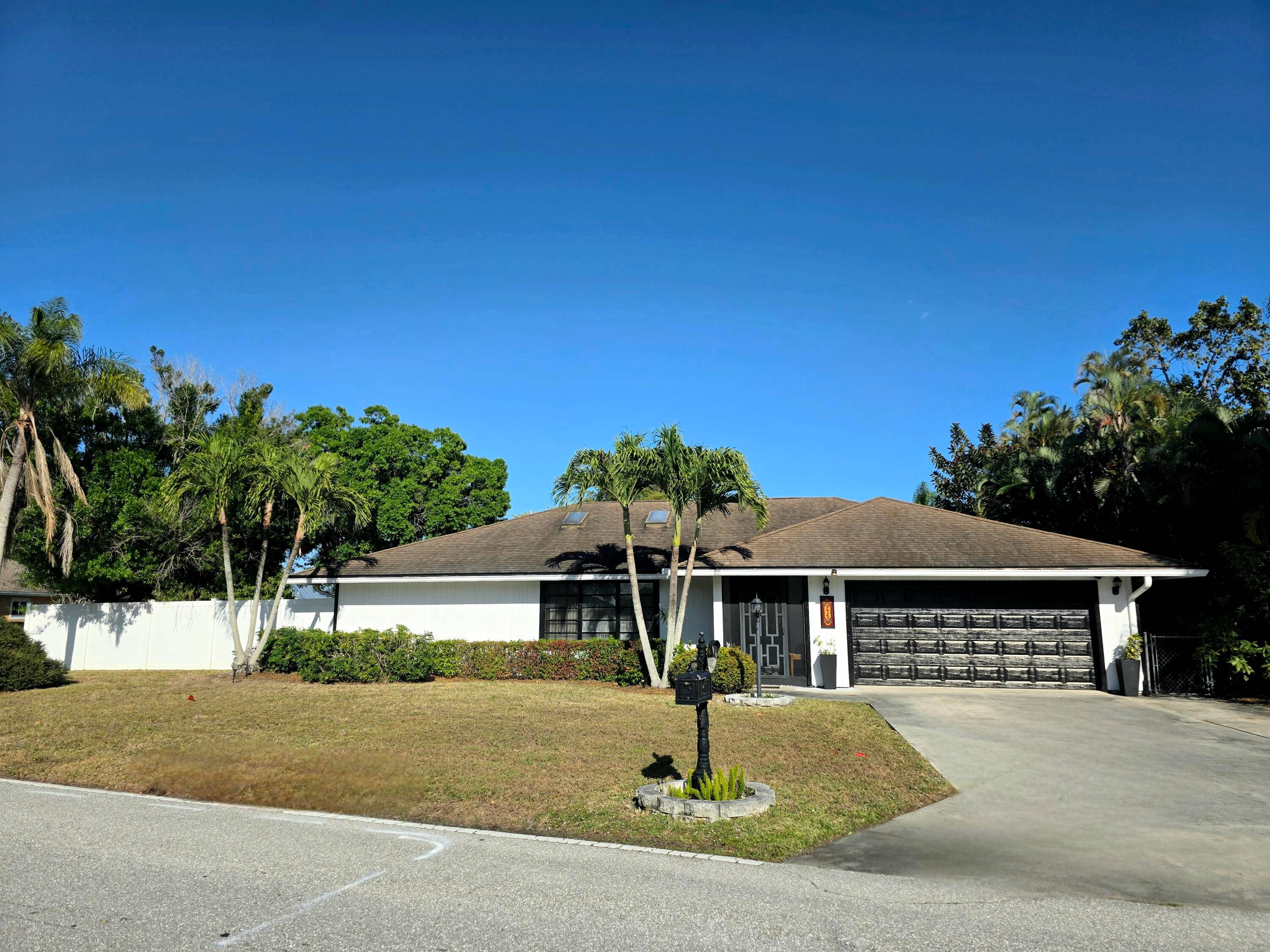 Pristine Corner Lot Home in Cypress Creek Discover this immaculate 3bed, 2 bath, 2 car garage spacious single story residence, perfectly situated on a 1 3 acre with ample space ...