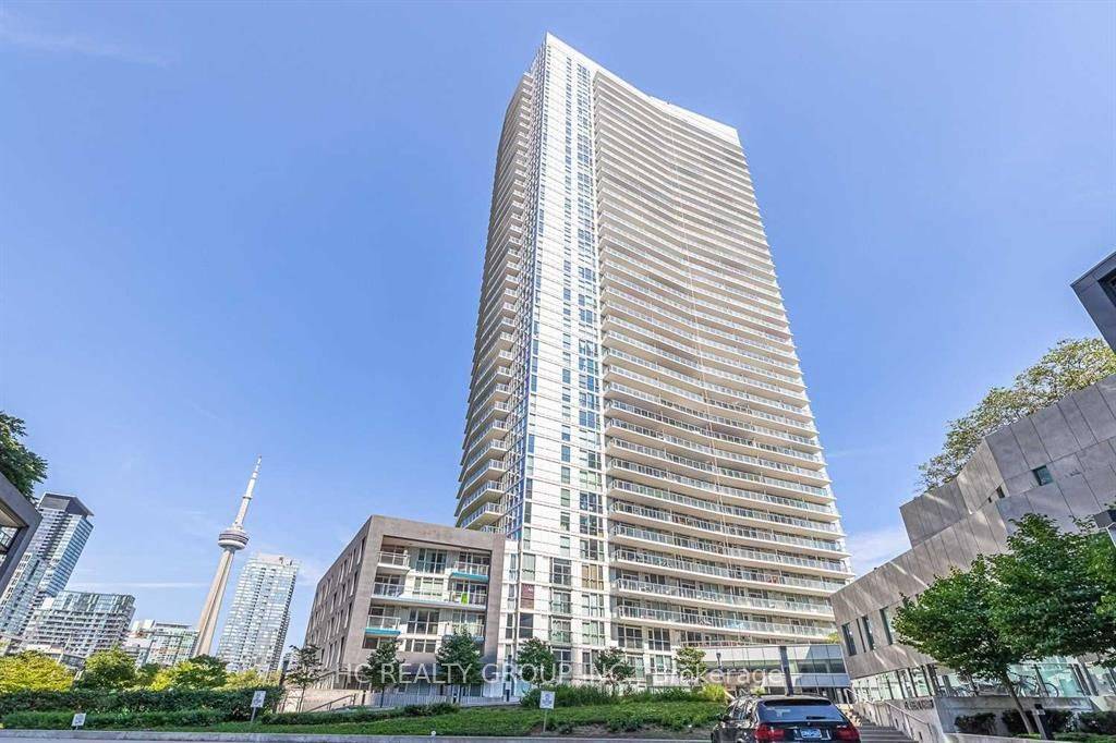 Unobstructed View of Lake, park, CN Tower, Rogers Center, Filled With Lots Of Natural Sunlight, East Facing Unit.