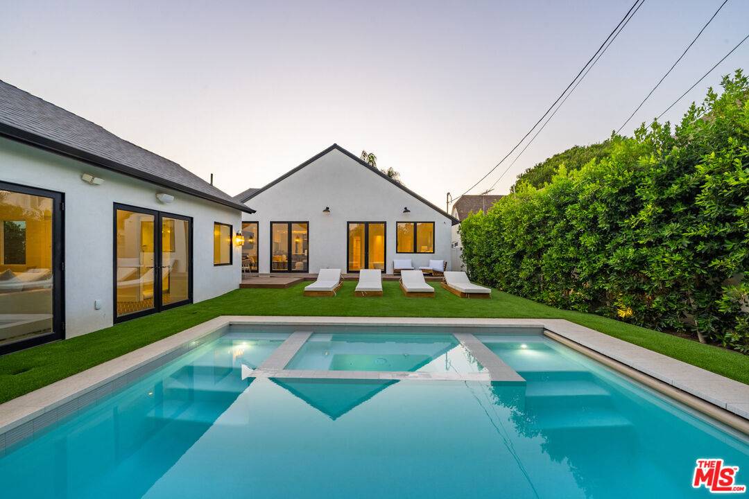 1222 S Genesee Ave 3BR La
