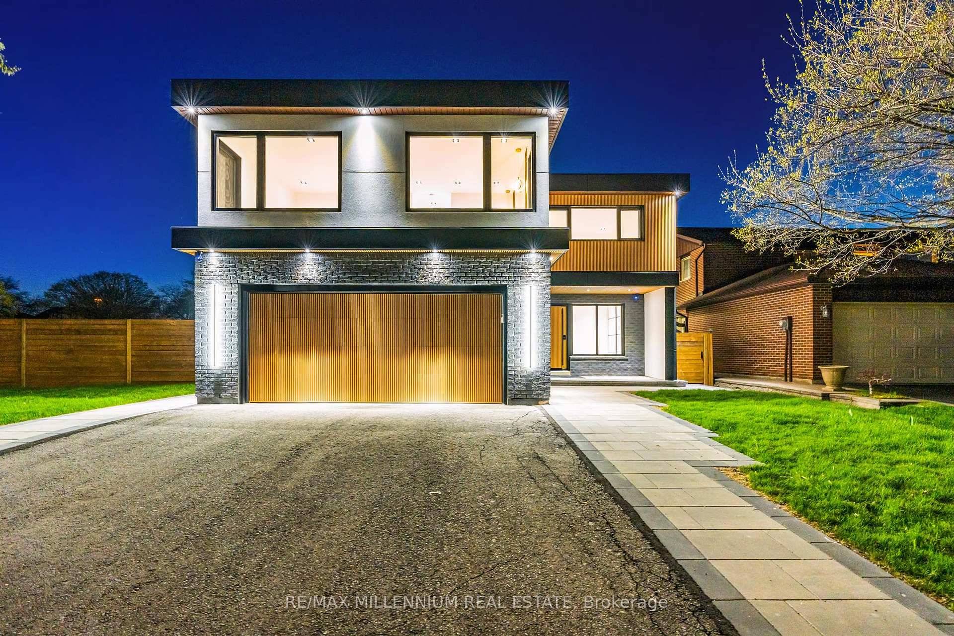 Welcome to 2893 Folkway Dr, a beautifully upgraded and east facing corner lot home in one of Mississaugas most desirable neighbourhoods.