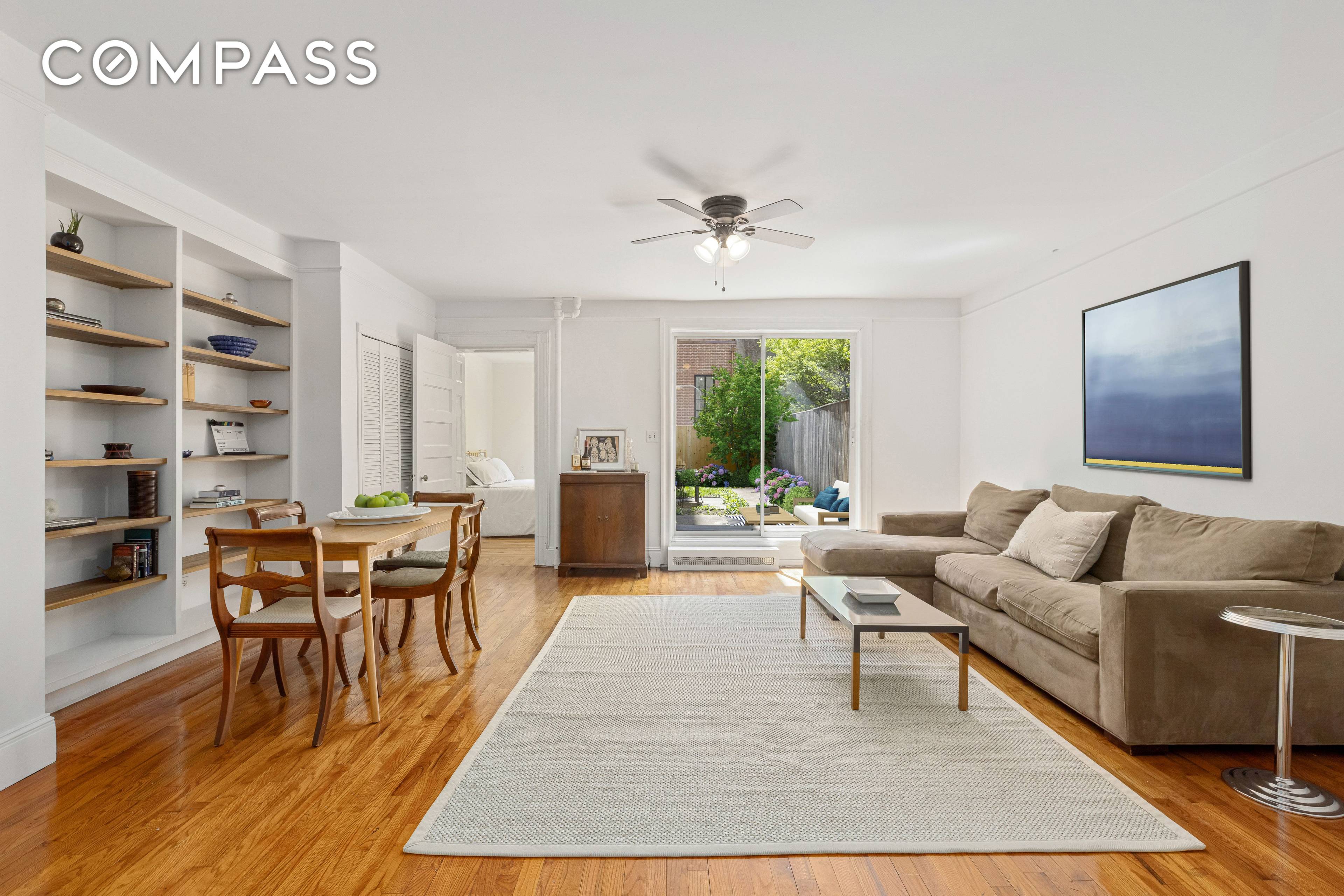 Rarely does a one bedroom apartment come with a glorious south facing garden this large.