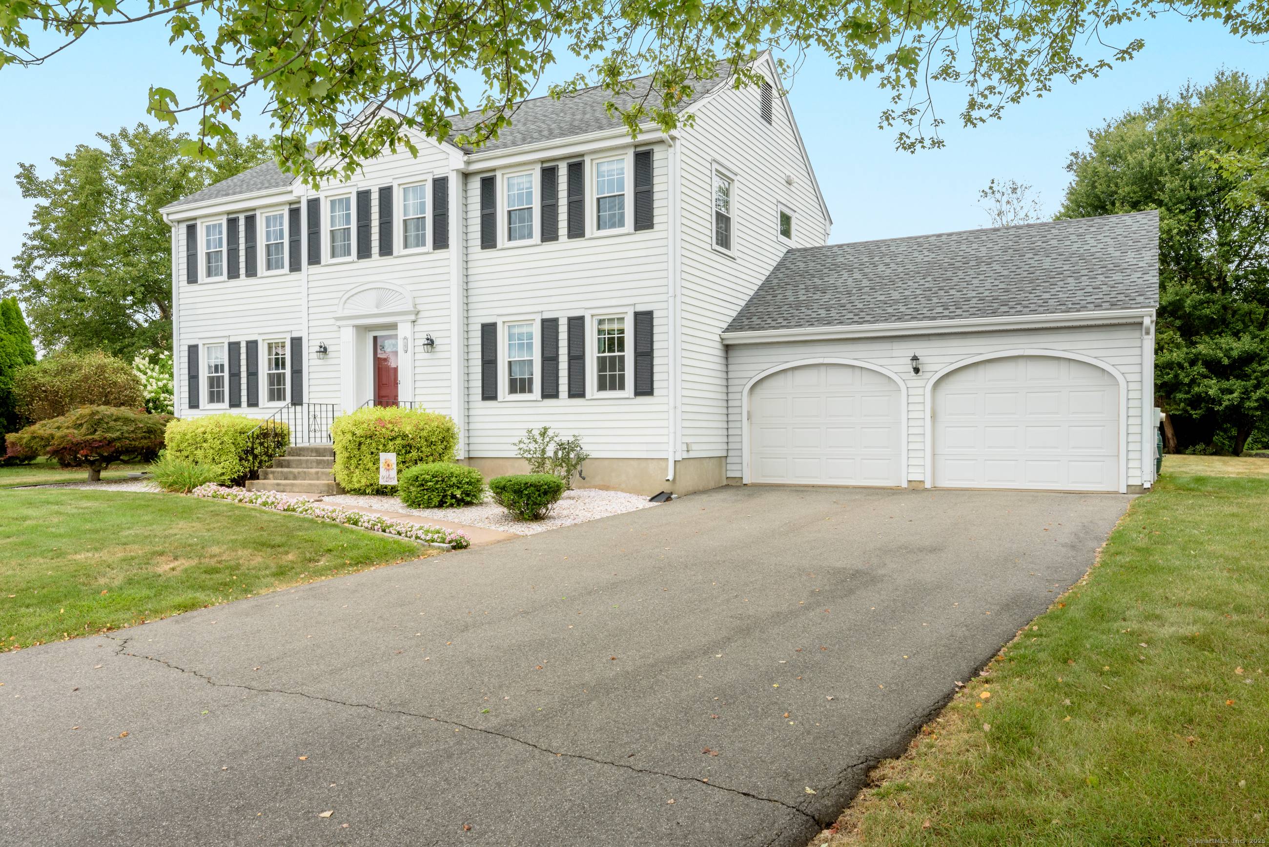 Welcome to 15 Grass Bonnet Lane in Wethersfield.