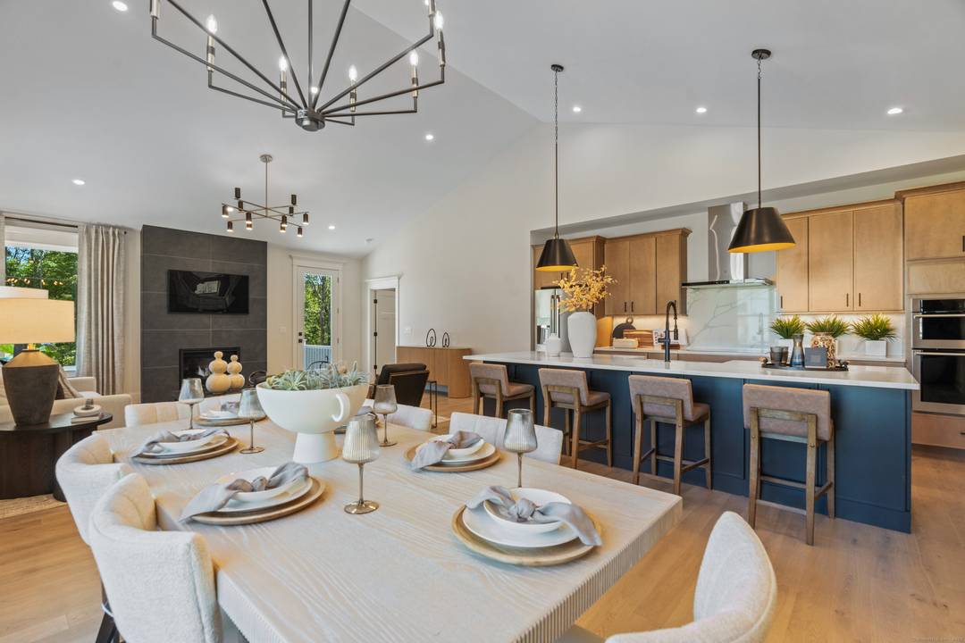 Experience the Bethpage at Oxford Greens, a premier active adult community in Connecticut, crafted by the award winning EG Home.