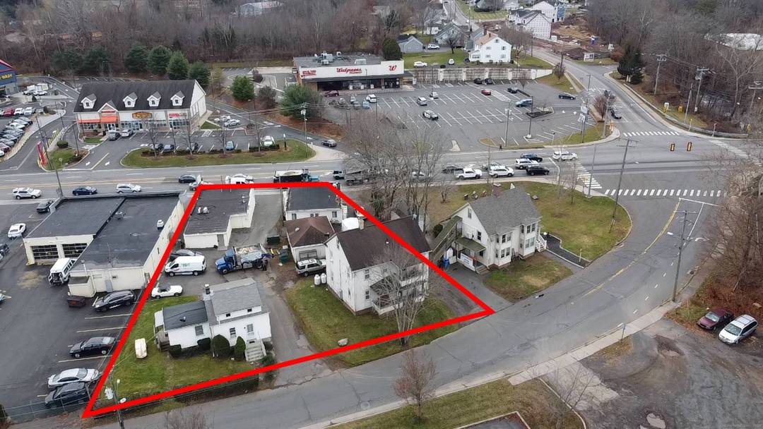 Located at a traffic light, intersection of Washington St and Bernie O'Rourke West St City Water, Gas, and Sewer Proposed QSR drive thru pad Traffic Count 24, 500 ADT Nearby ...