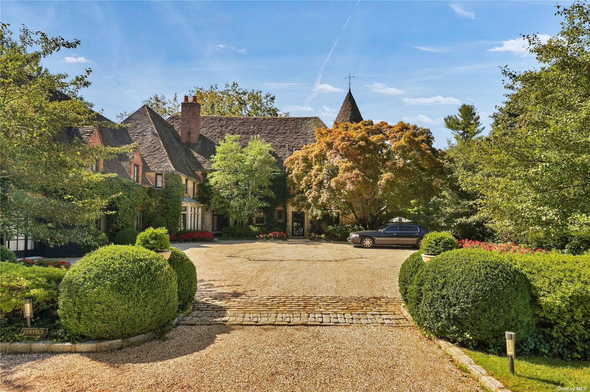 Woodside is a truly magnificent restored gem in the heart of the North Shore.