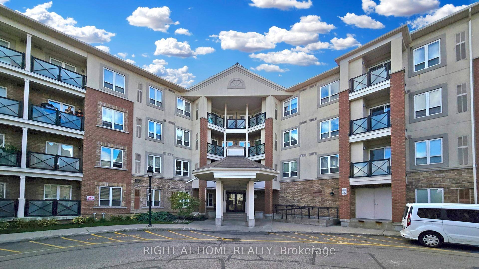 Spacious 3 Bedroom, 2 Full Washroom Condo in Prime Location !
