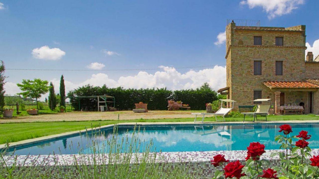 Stone tower with three bedrooms and a beautiful panoramic terrace.