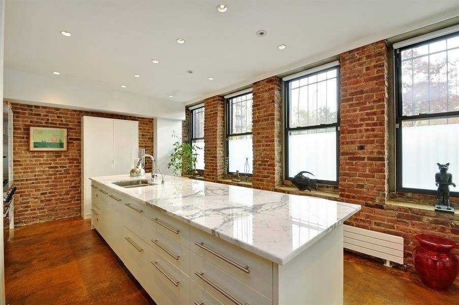 Excellent location, gut reno loft with high end fixtures, pre war charm, flooded in morning light, 40' of frontage
