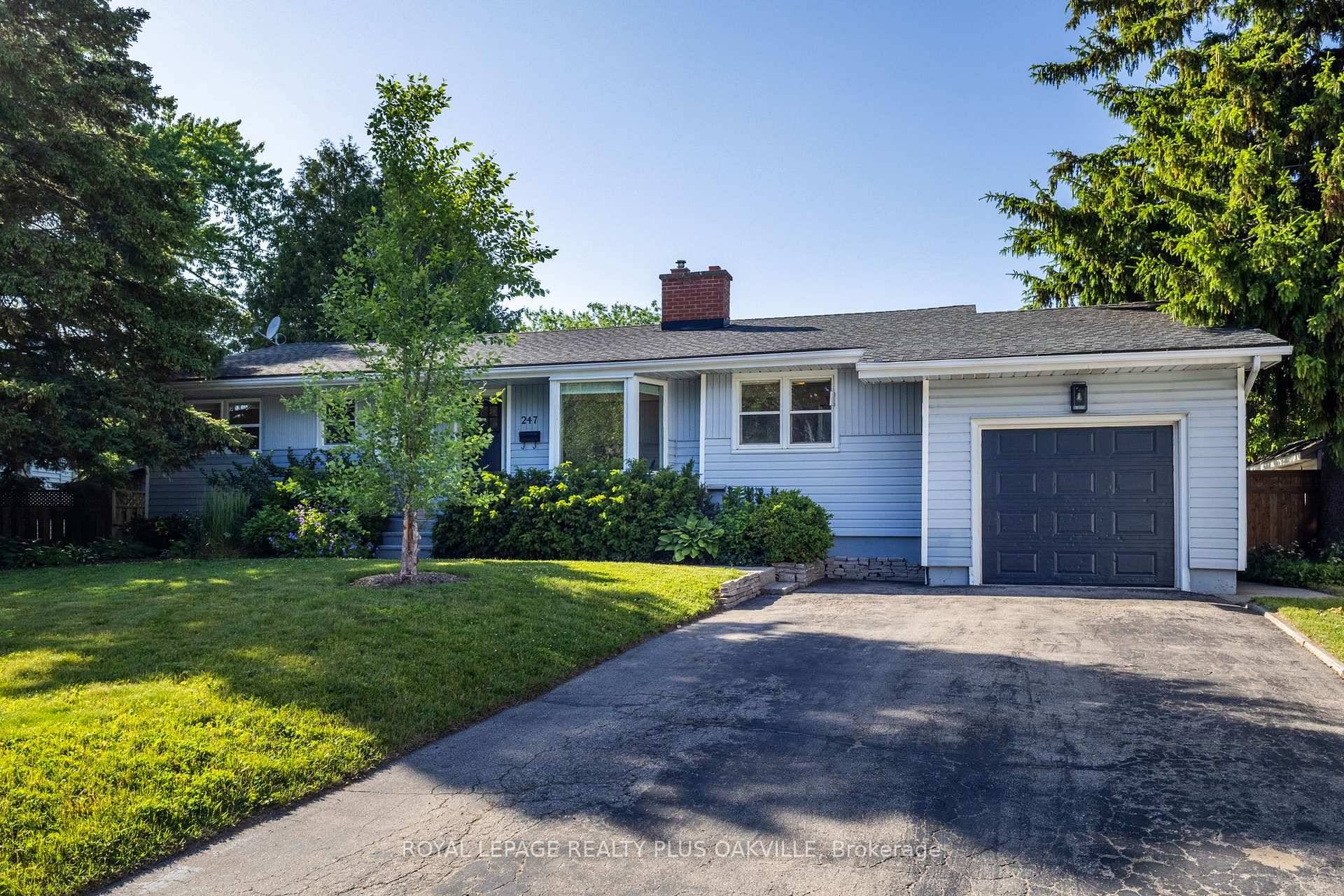 Fabulous bungalow, on spectacular OVER SIZED PREMIUM PIE lot in coveted Shoreacres of South Burlington, an area known for mature, tree lined streets and top ranked schools including Tuck Elementary ...