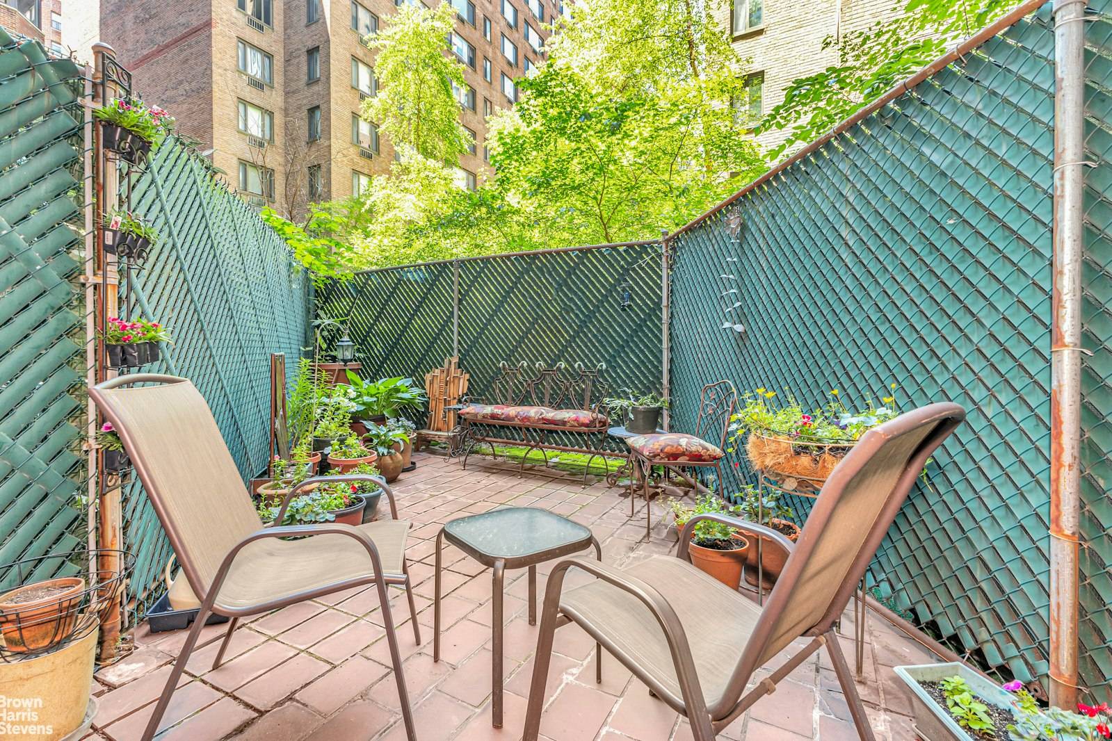 SUNNY LUX DRMN STUDIO W PRIVATE GARDEN 400K !