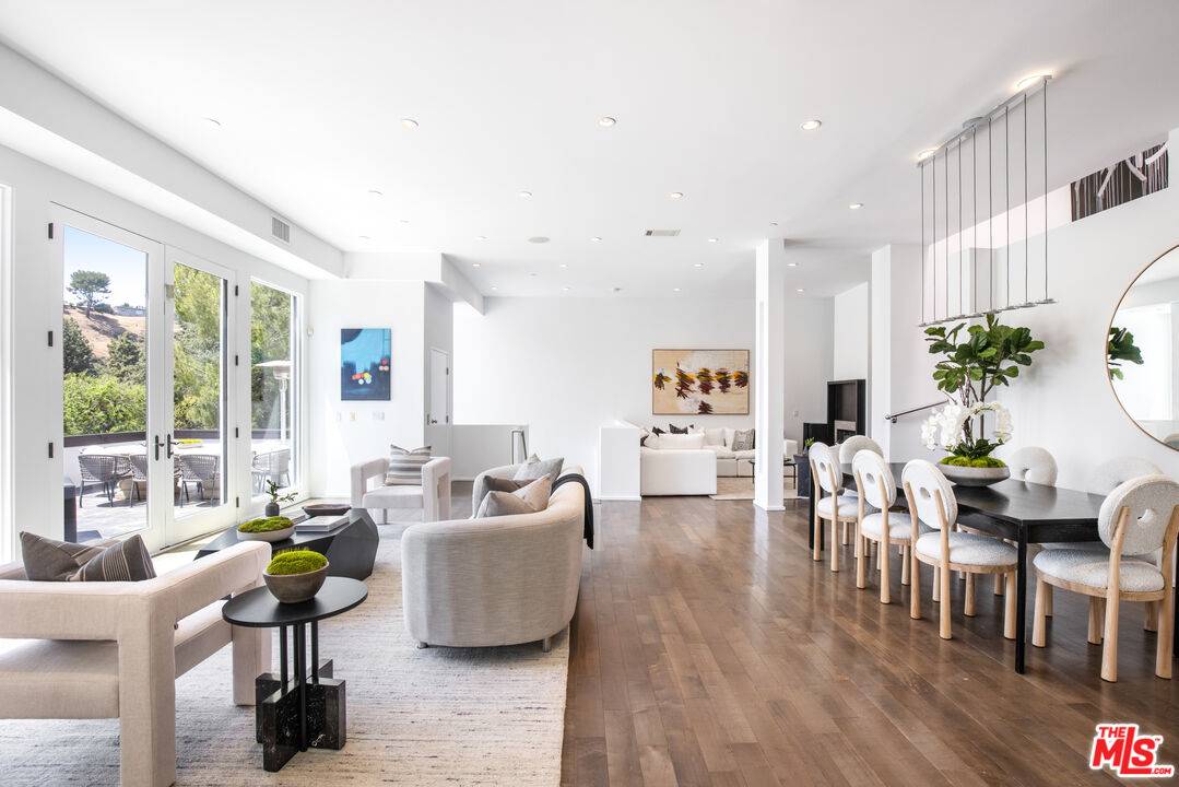 1642   Lindacrest Dr 4BR Beverly Hills Post Office | B.H.P.O. La