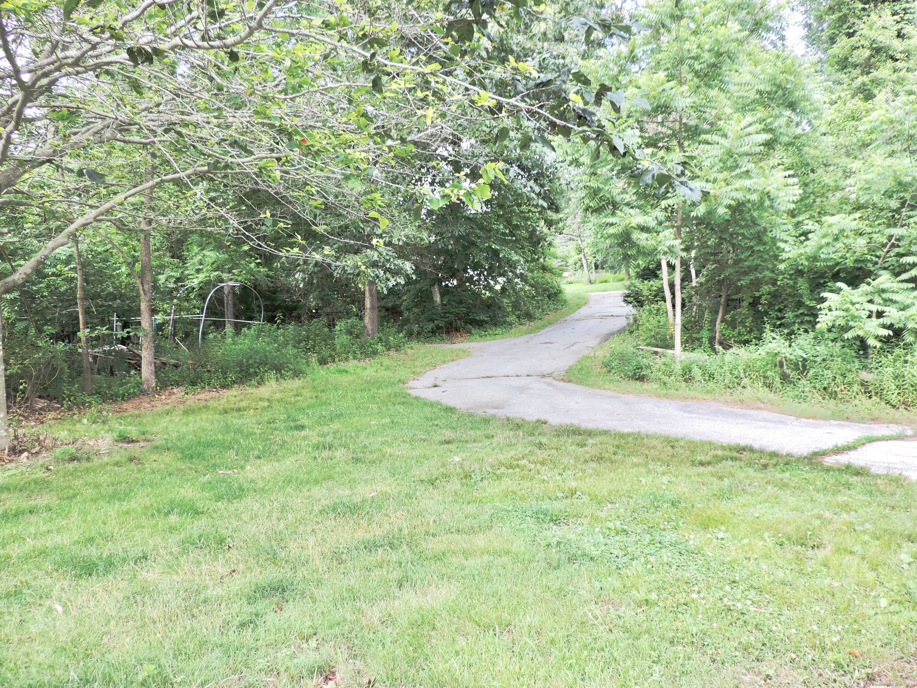 PRICE DROP ! TOTAL OF 33 ACRES AND 3700 SF HOME !