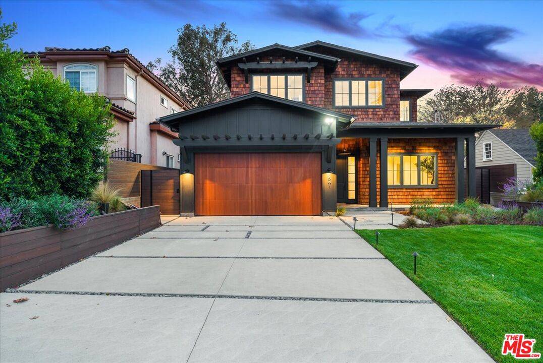 541  S Westgate Ave 4BR Brentwood La