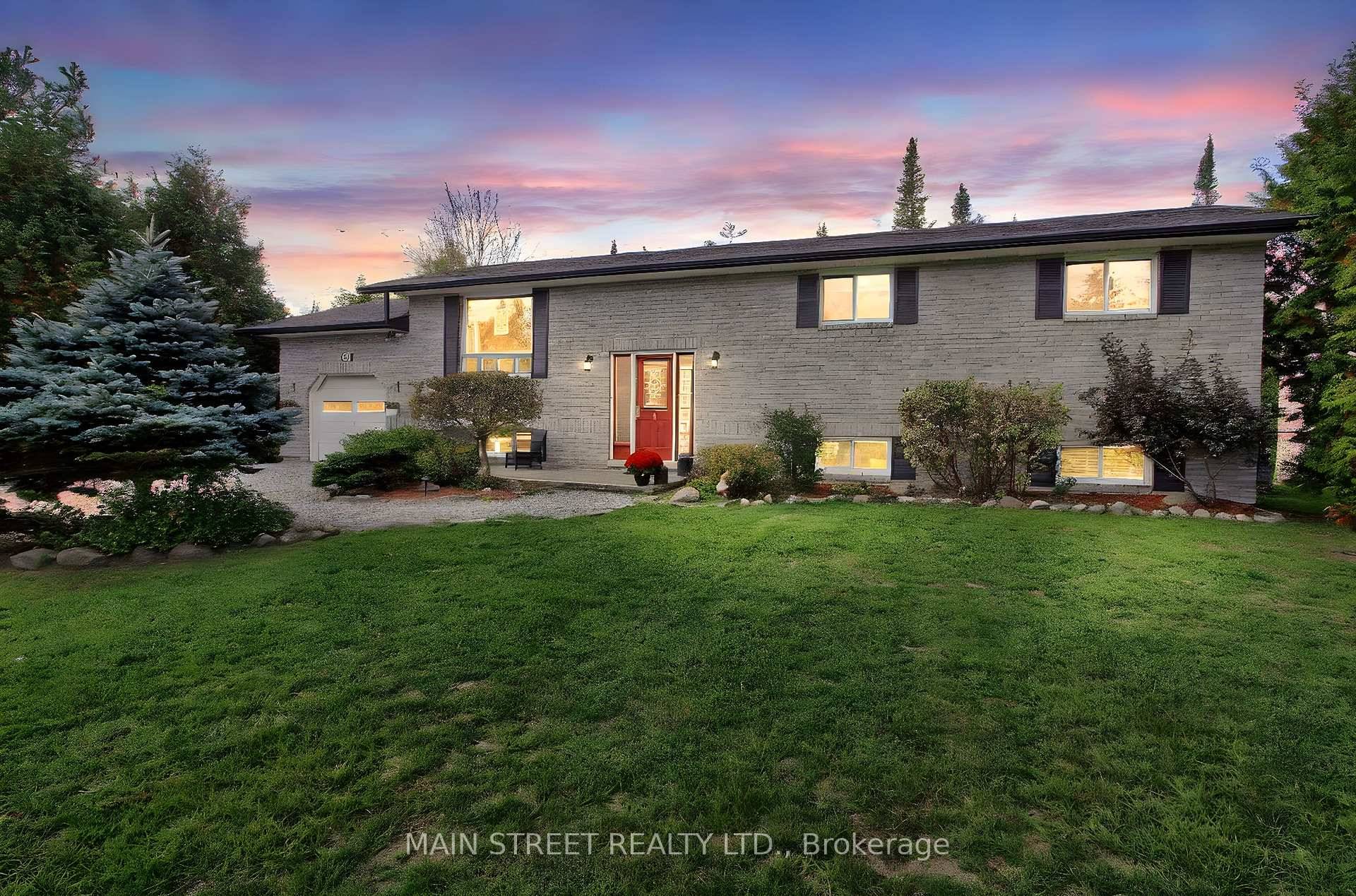 Welcome to this charming raised bungalow nestled on a quiet crescent in the heart of Pefferlaw !