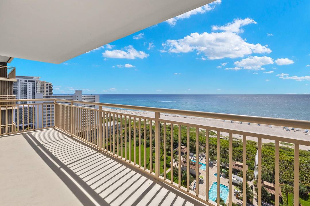 BEAUTIFULLY renovated 2 bedroom den with 2 full baths and one half bath.