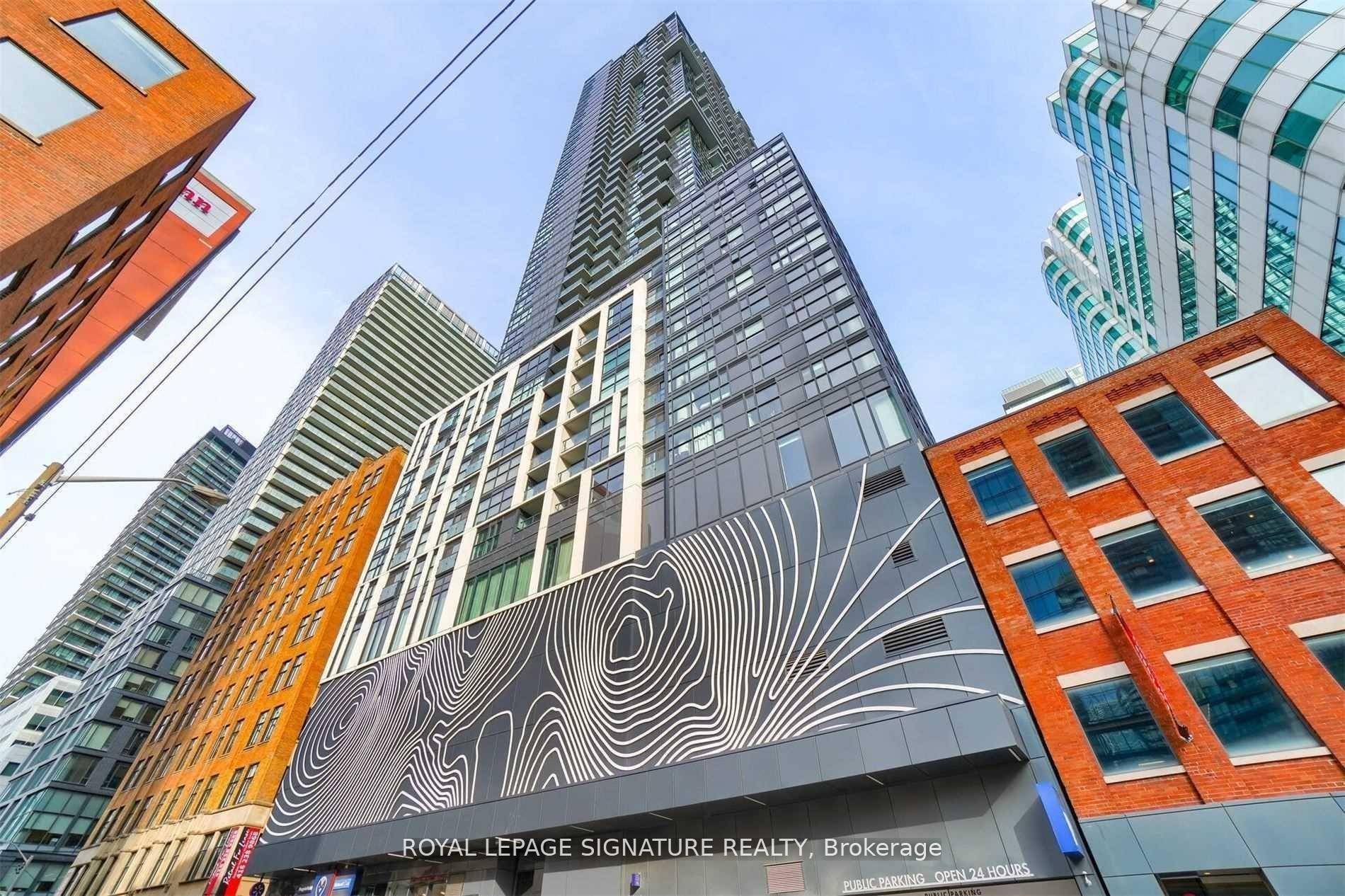 Right In The Heart Of The Entertainment District Peter amp ; Adelaide, Enjoy This Condo Unit For All That It Has To Offer !