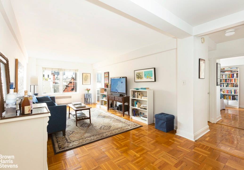 Welcome to this charming two bedroom home in the heart of Brooklyn Heights.