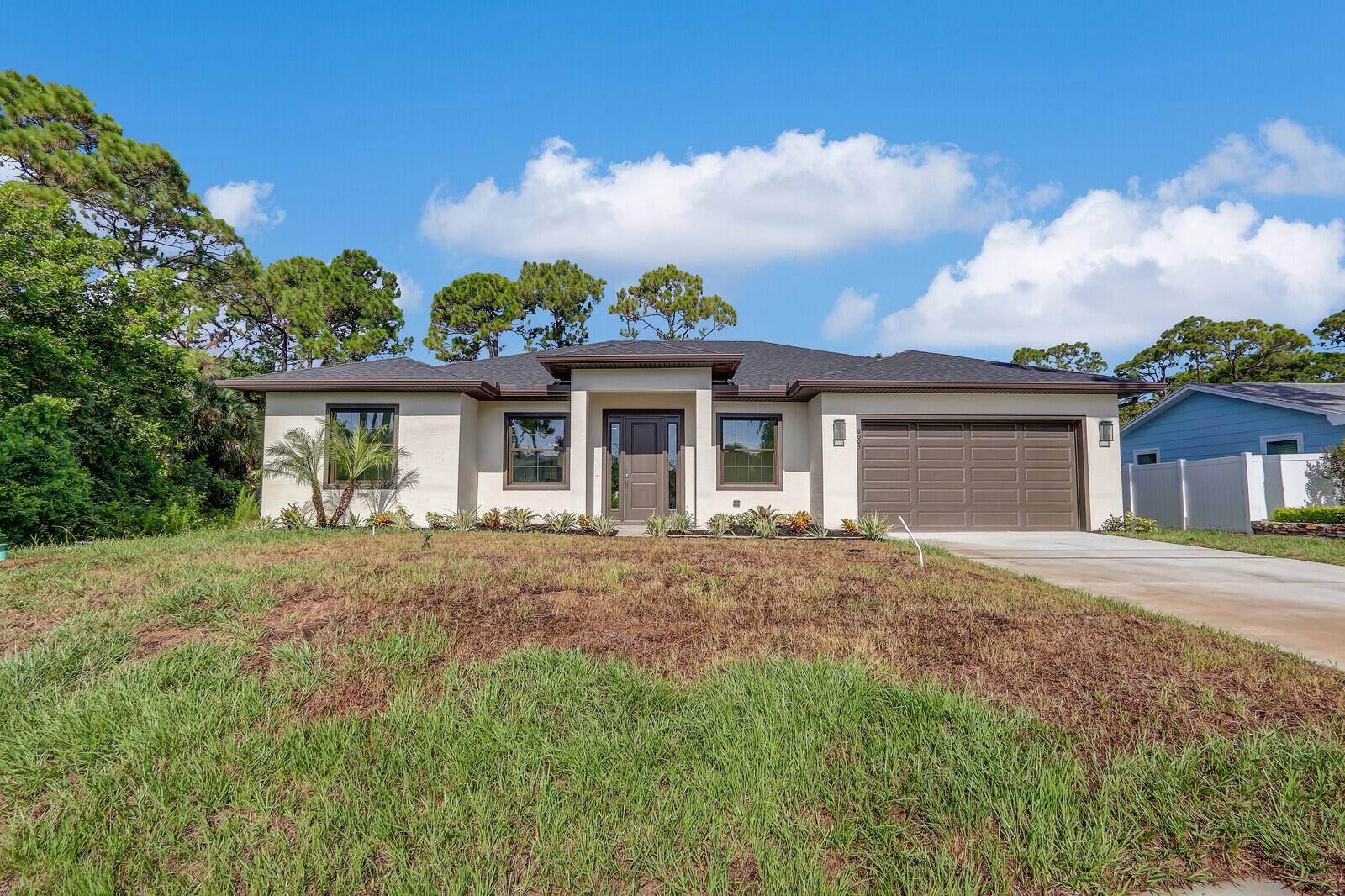New Custom 60' Wide Ranch Style Home 3 3 2 w 2yr builder warranty in Indian River Estates.