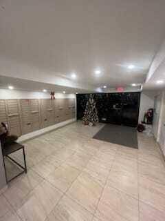 AMAZING VALUE FOR THIS RARELY AVAILABLE LAKE FRONT UNIT.