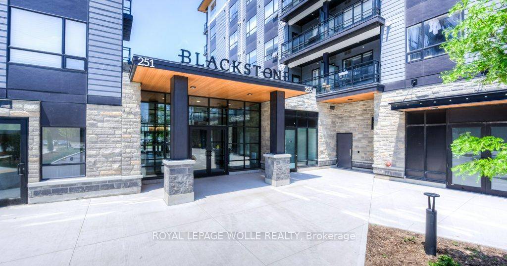 Luxurious 2 Bedroom Condo in Sought After Blackstone Community !