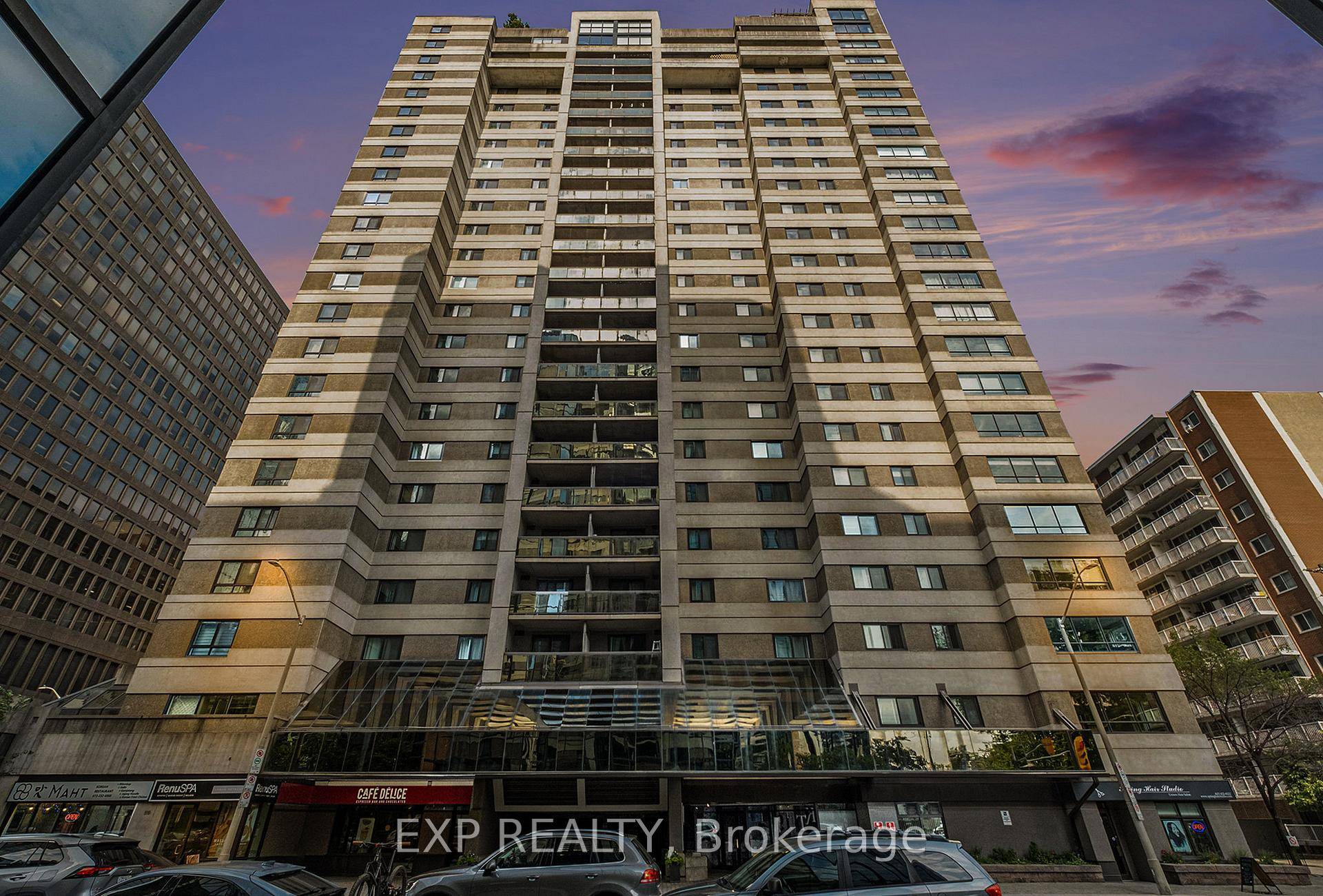 Welcome to the Kent Towers, ideally located in the lively core of downtown Ottawa.