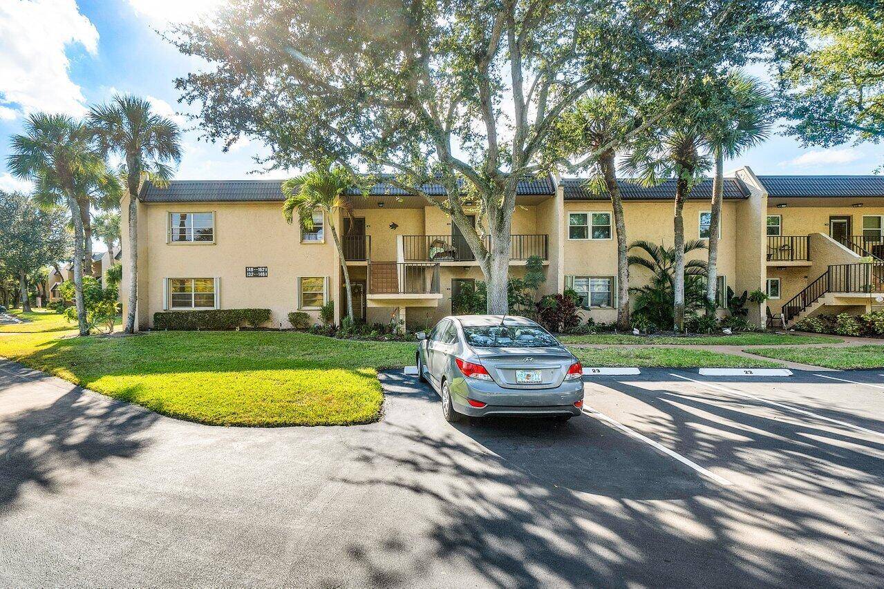 Buyer's agents welcome ! Discover your dream home in this vibrant 55 community !